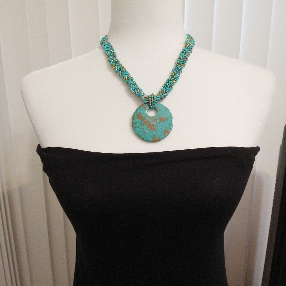 New Faux Turquoise Seed Beads Necklace Set ♥️